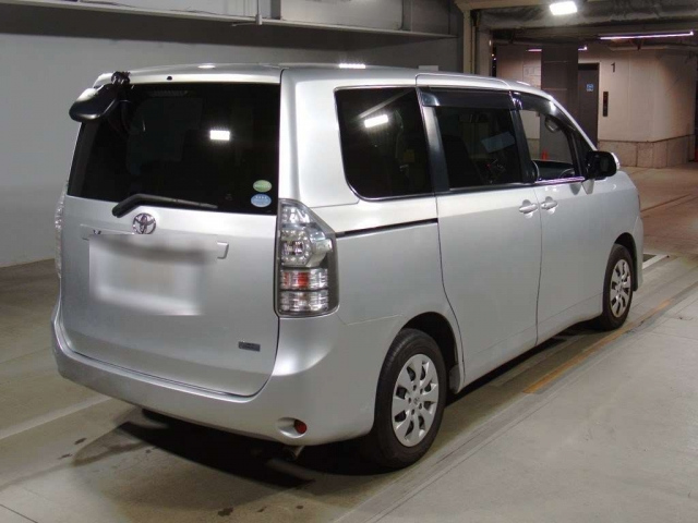 Toyota Voxy 2013